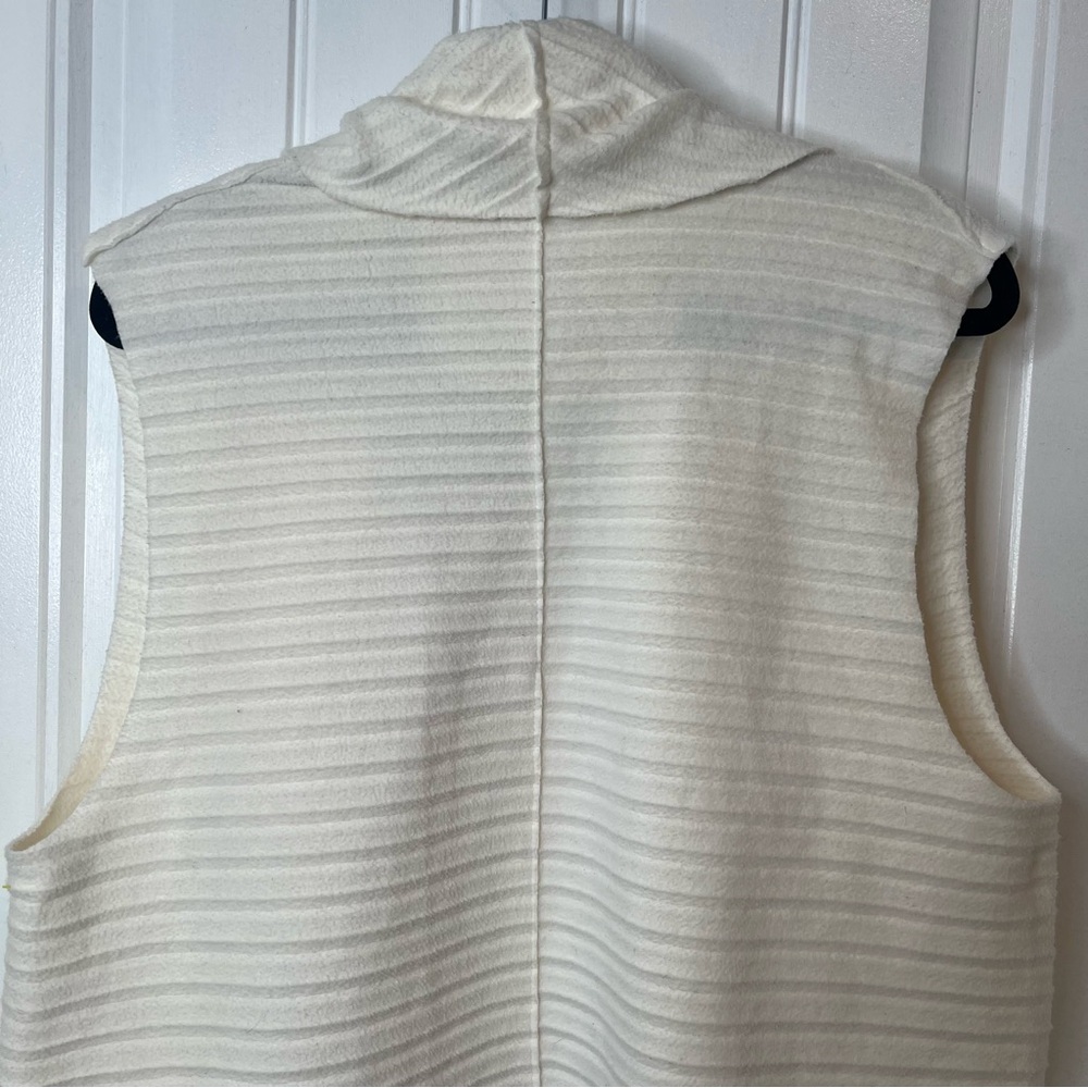 Le Moda Women's Sleeveless Pleated Open Front Fleece Vest Cardigan. Size S-L - Picture 7 of 12